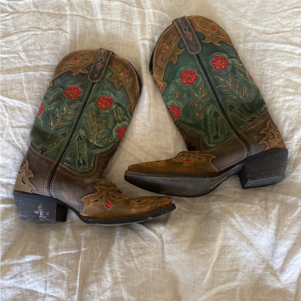 Laredo cowgirl boots